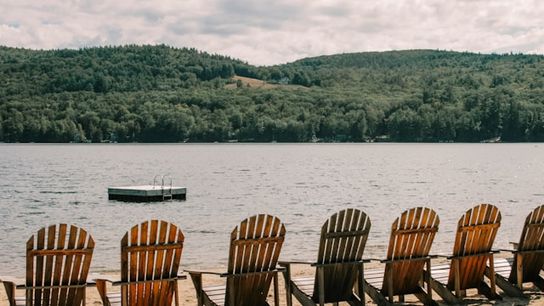 Squam Lake Named One of America’s Most Swimmable Lakes — And a Dream Relocation Spot in New Hampshire (featured)